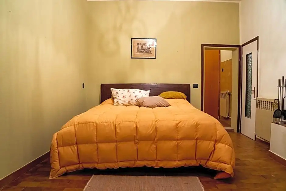 Camera freddina ma Supereconomica Letto comodo