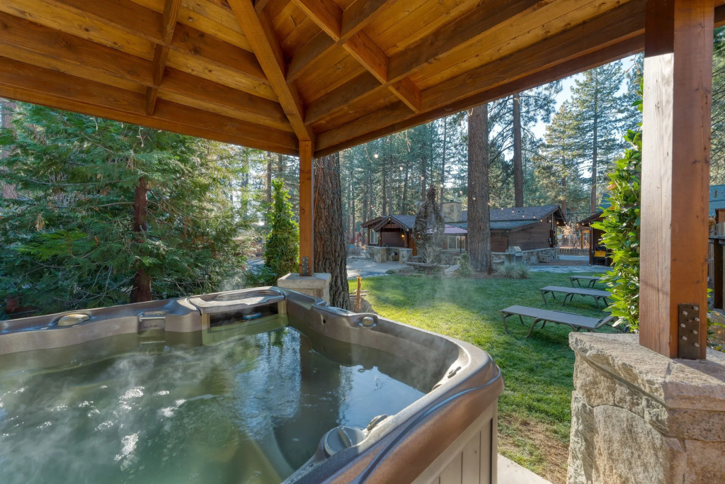 Lake Star by Avantstay Hot Tub, Walk to Beach