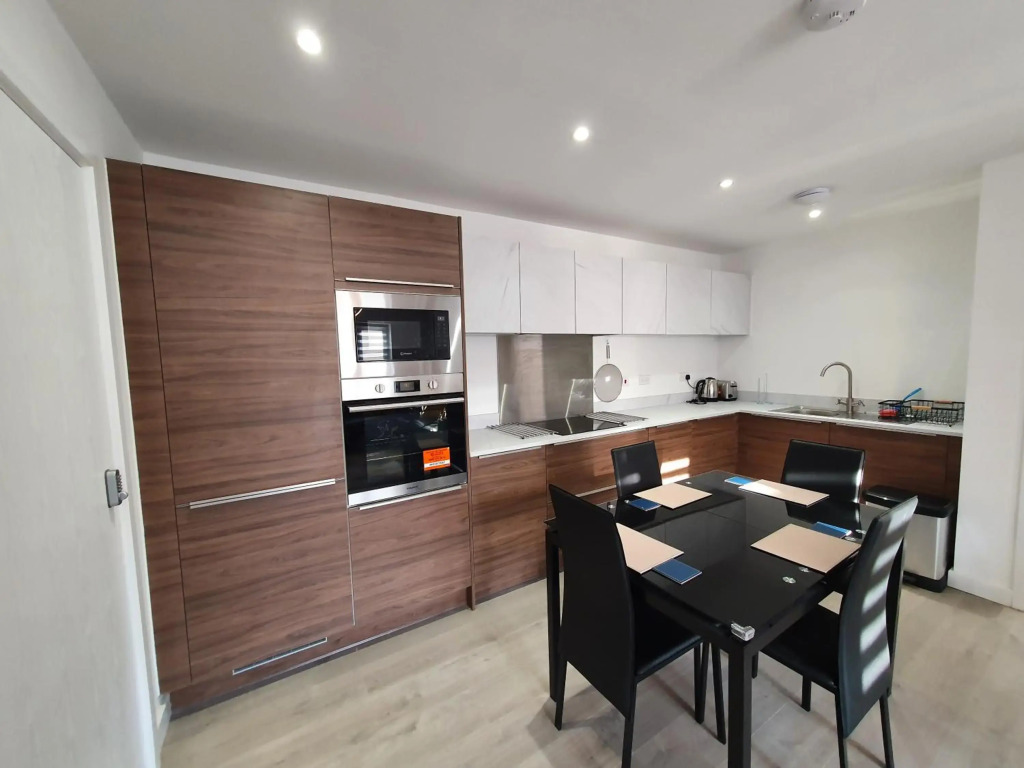 Lovely home close to City Center & Rail Station