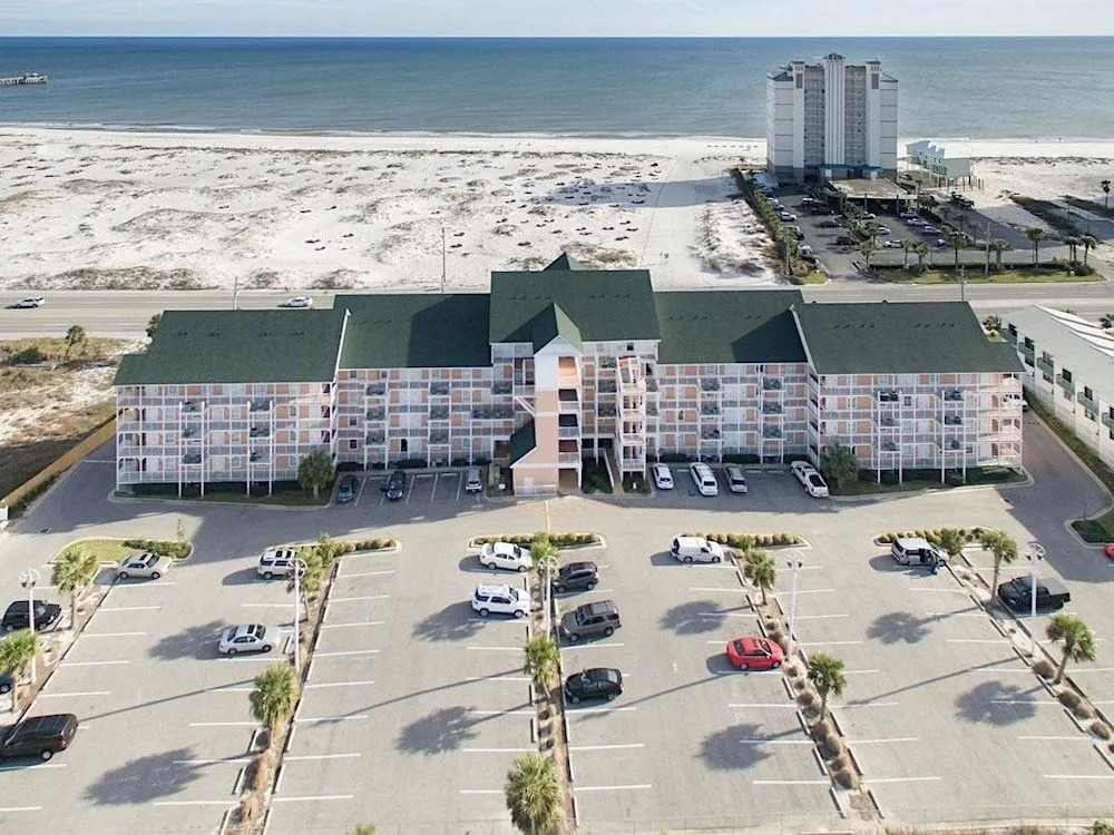 Gulf Shores Condo w/ Pool, Hot Tub - 1 Br condo by RedAwning