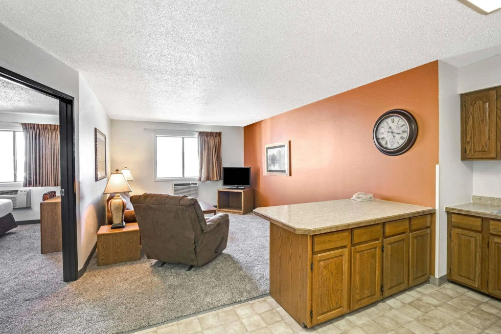 Super 8 West Aberdeen