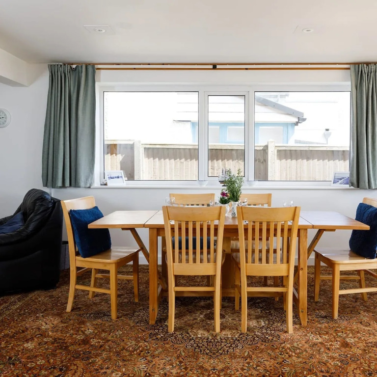 Sunny Seafront Chalet - Sleeps 6