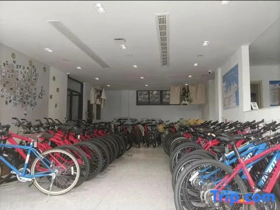 Huanglong Qiyue Hotel