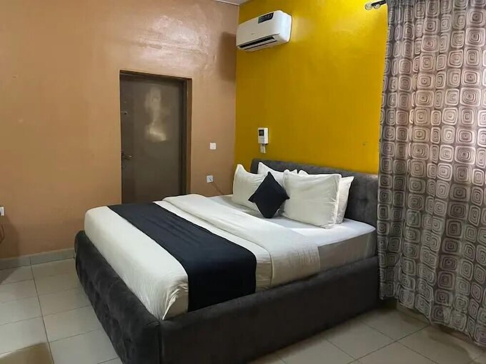 Tomats Hotel and Suites