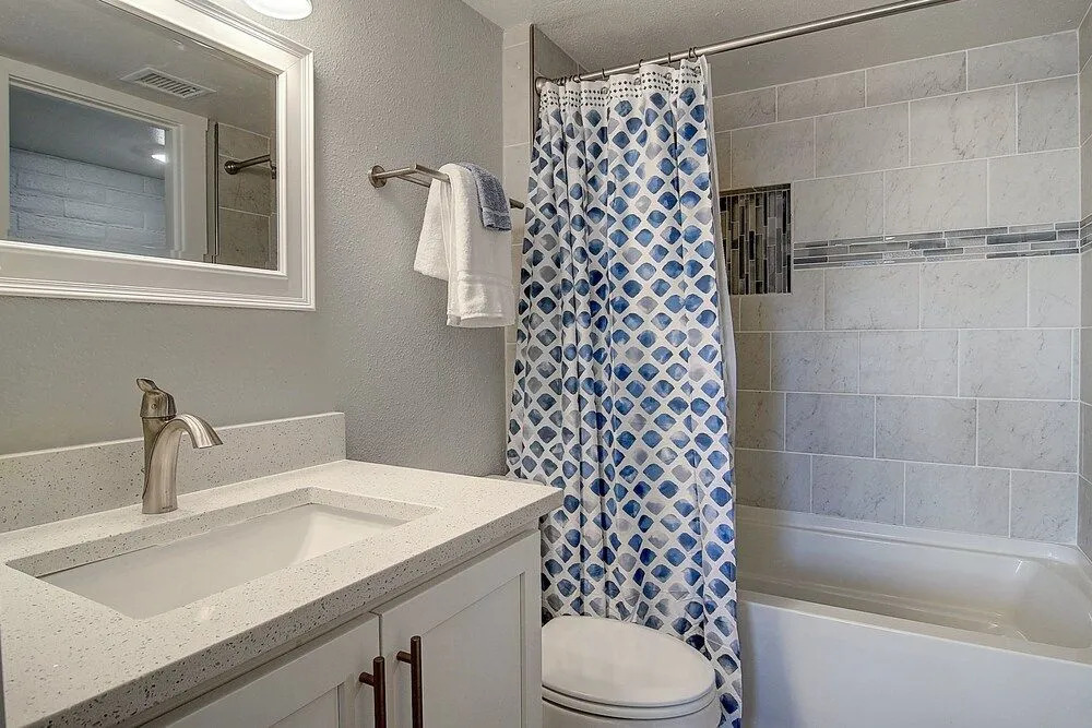 Tropical Haven 2 Bedroom Condo by Redawning