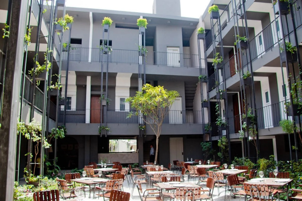Flor de Mayo Hotel & Restaurant