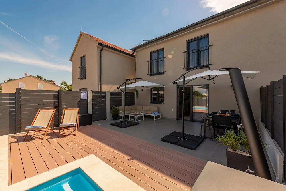 Villa NiA ZadarVillas