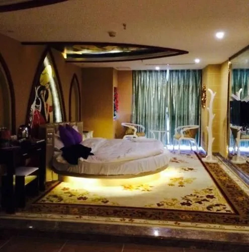 Leaf and Love Theme Hotel