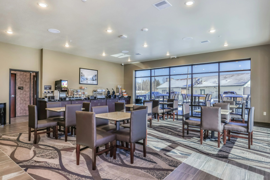 Cobblestone Hotel & Suites - Rhinelander