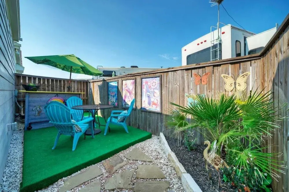 Shared Resort-style Pool, Playground, Patio w/ Bar Tidal Times by Avantstay