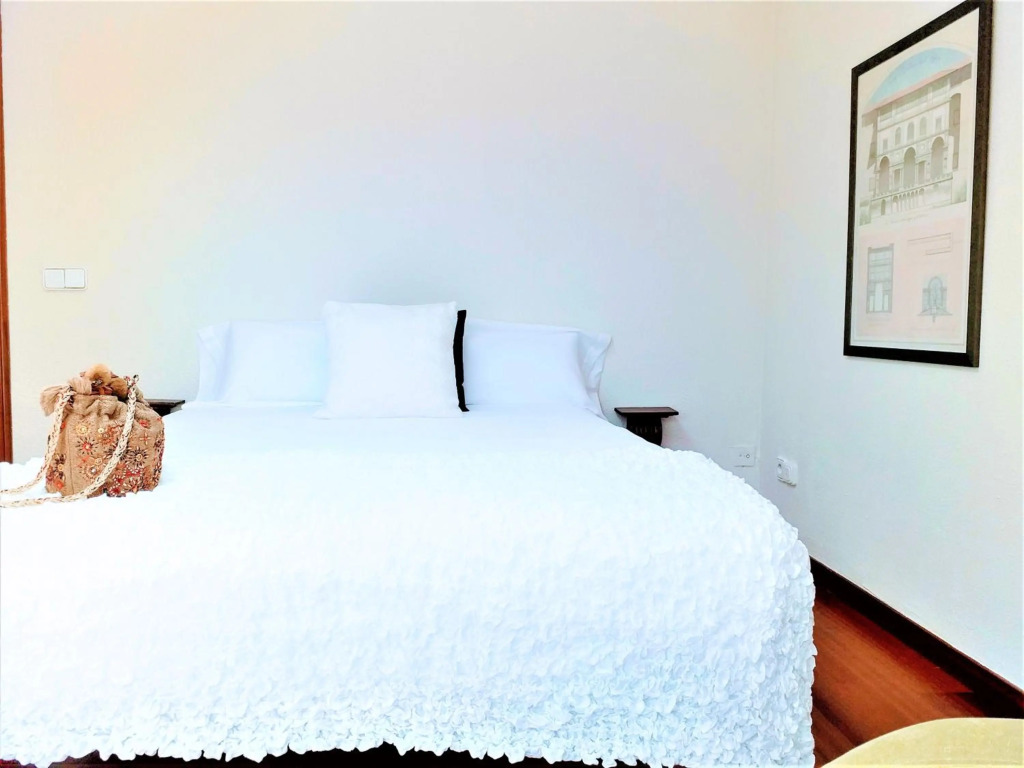LARGE Apartment with large and sunny Terrace - Garden & Outdoor Gym, ALICANTE CENTER