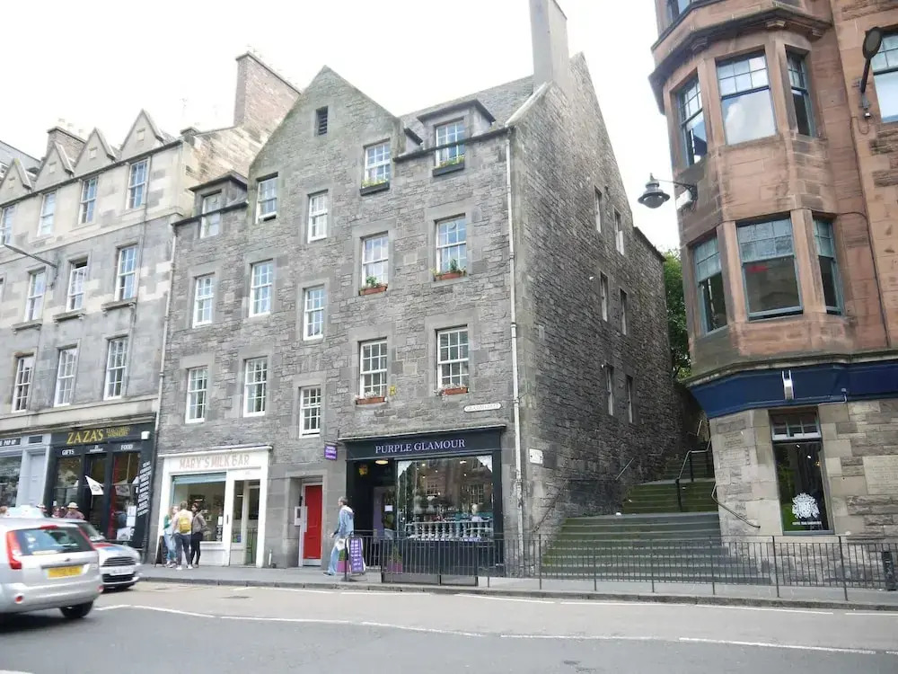 JOIVY The Wee Palace by the Castle
