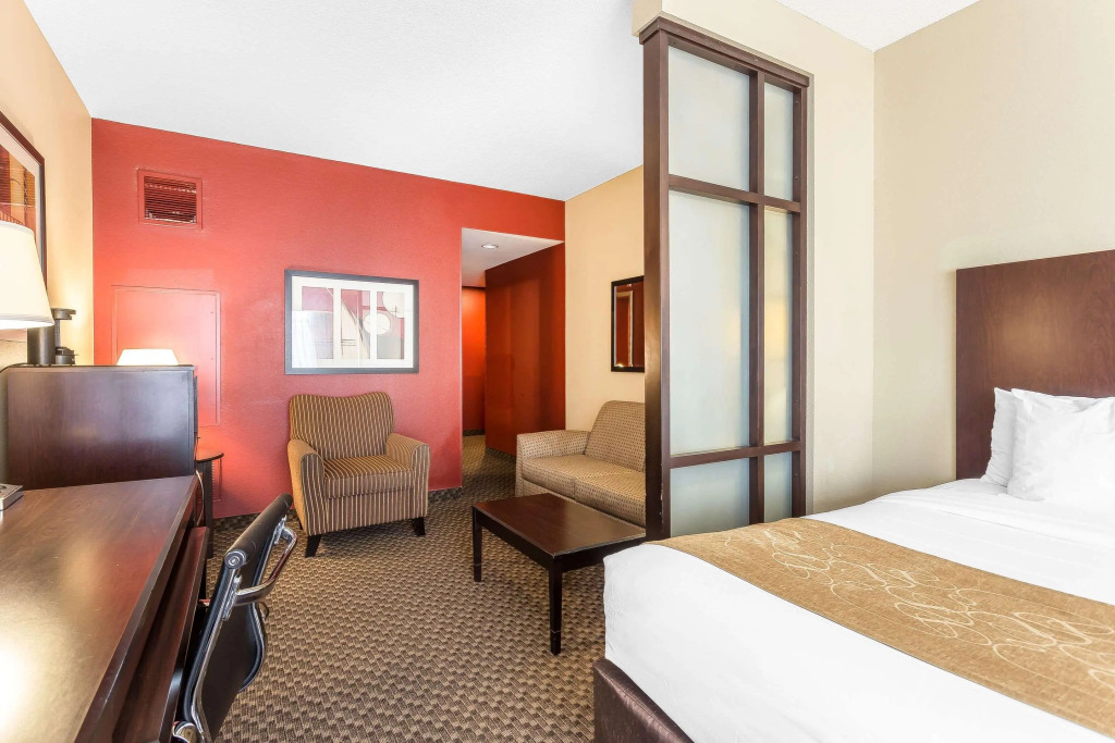 Comfort Suites Charleston West Ashley