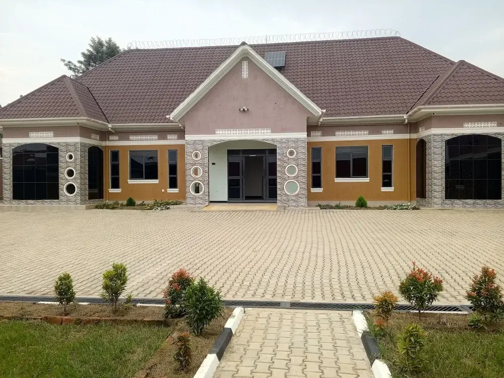 Nkole Deluxe Suites