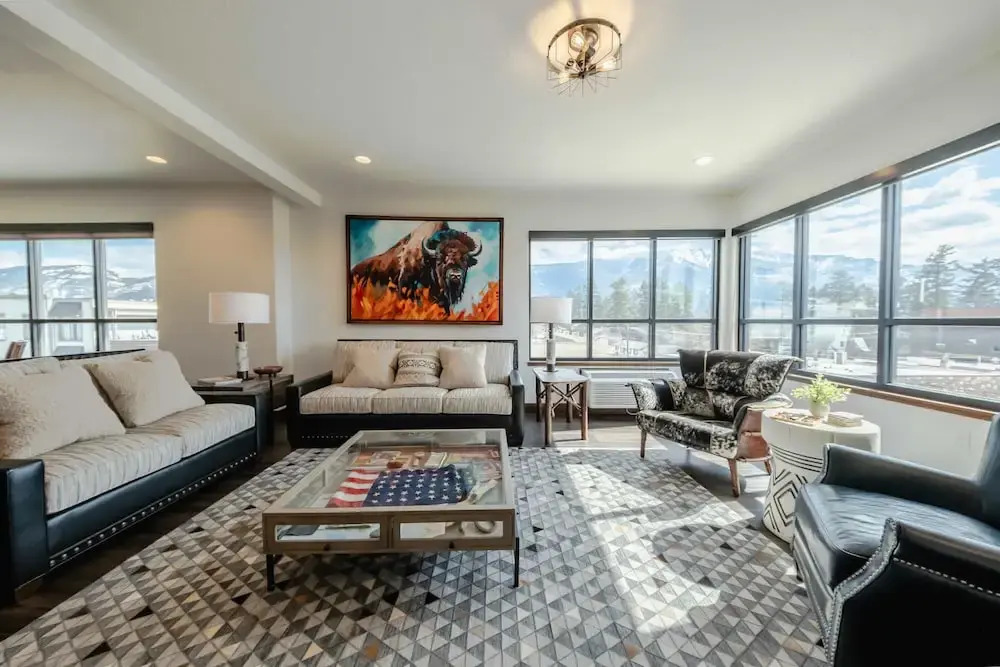 Downtown Penthouse Condo For 4!