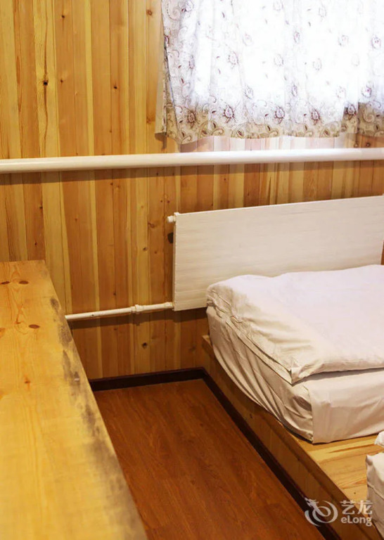 Paoju Factory Youth Hostel (Beijing Summer Palace Subway Station Branch)
