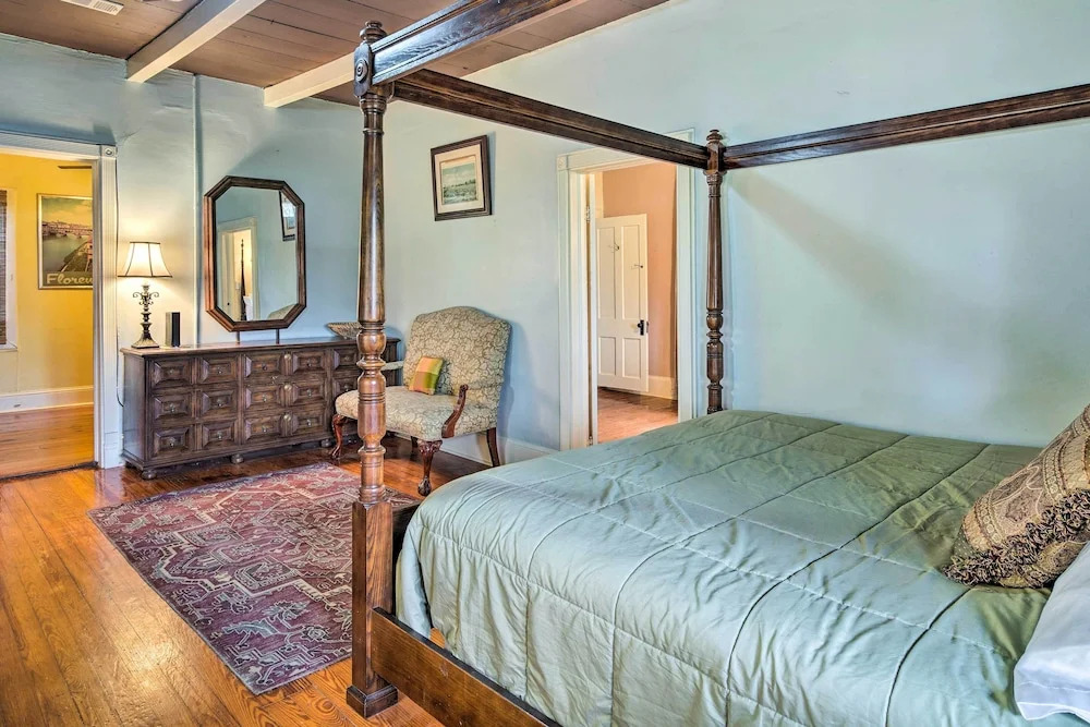 Vintage Louisiana Vacation Rental Home