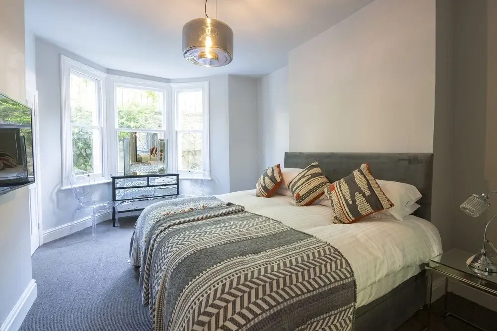 Stylish York Gardens Apartment