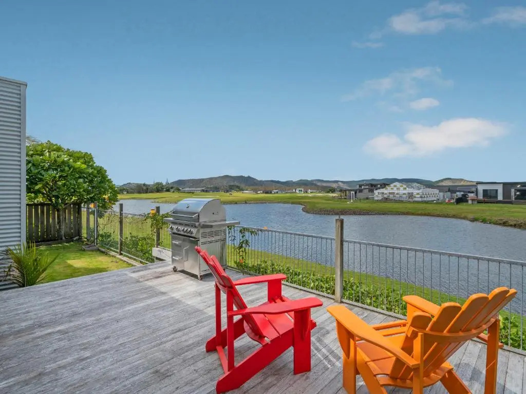 Sanctuary By The Water - Matarangi Holiday Home