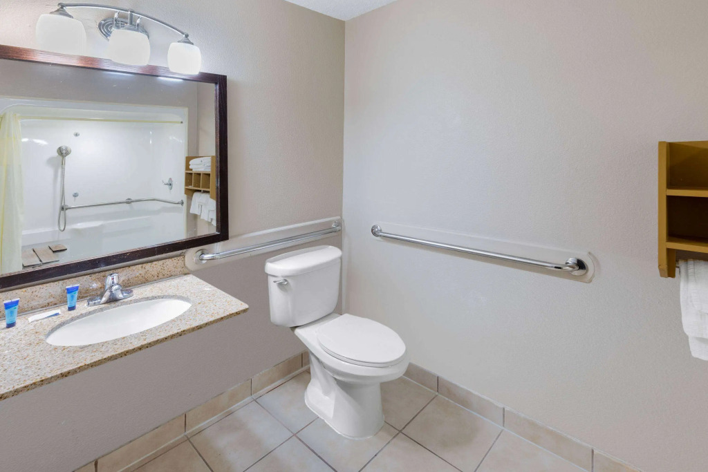 Super 8 by Wyndham League City Kemah Area