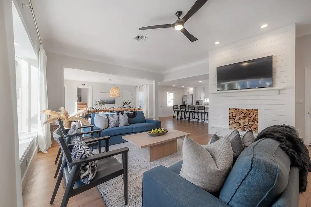 125 Harbor Bluff Dr