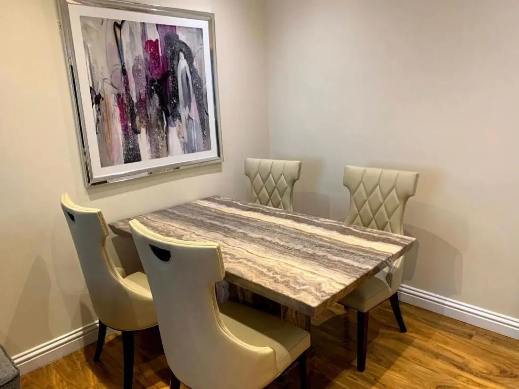 Apartment 5 - two bedroom luxury apartment close to town, mainline rail & theatre stylish and comfortable