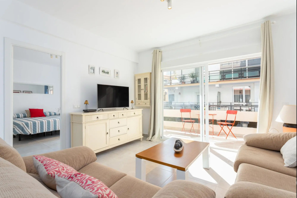 Fuengirola Puerto Apartment by GHR Rentals