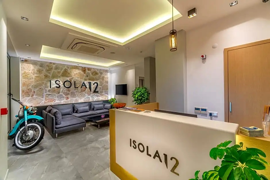 Isola 12 Hotel