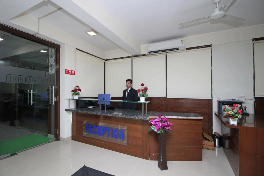 OYO 9046 Hotel Metro Star