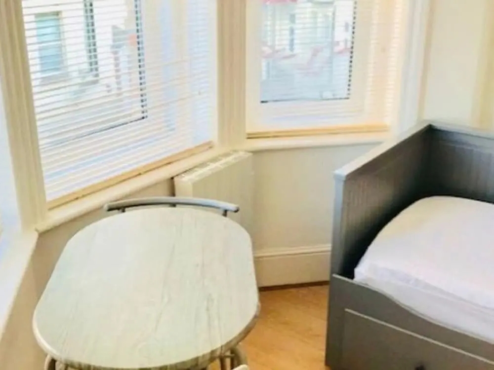 Simplistic Apartment in Bournemouth Near the Sea