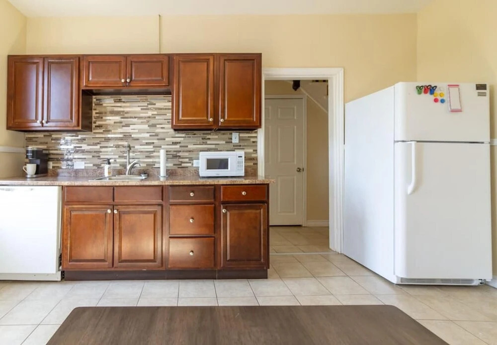 Cozy 3-bdrm in Uptown Saint John w Parking Coffee