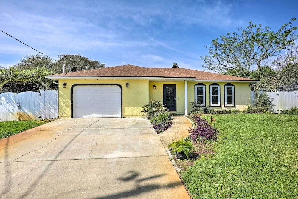 Sleeps 9 | Walk to Beach | St. Augustine Home