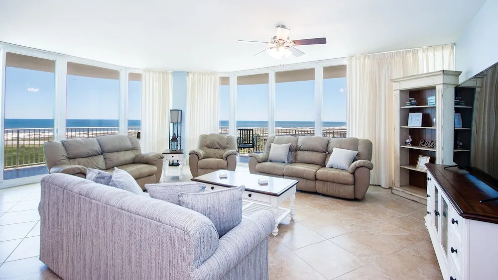 Condo With Media Room and Large Balcony - Unit Crc0715
