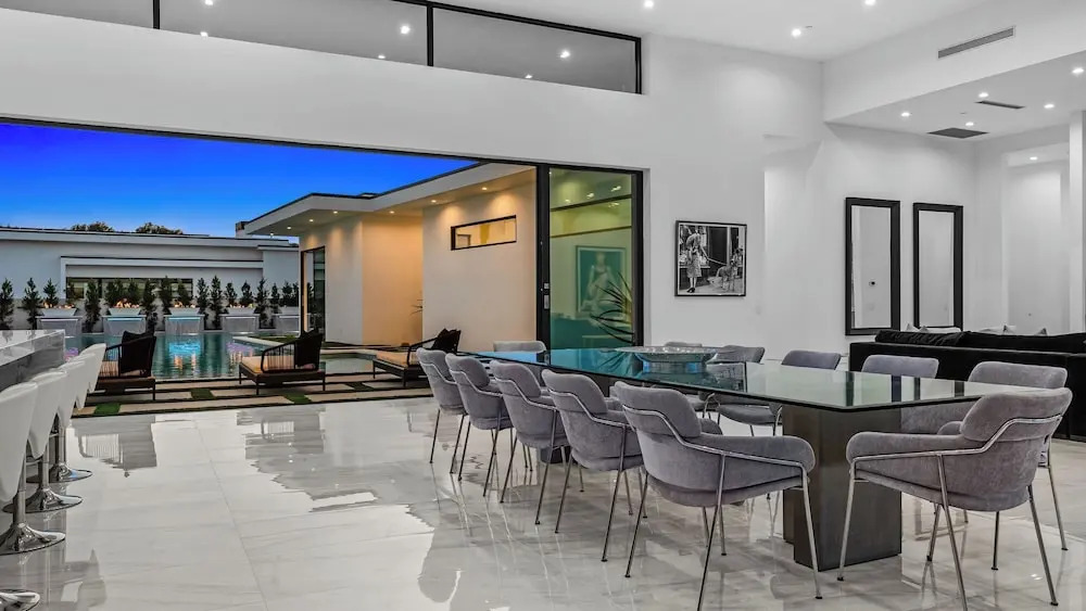 2 Luxury Villas Pickleball Court, Pool, Putting Green Bravo by Avantstay
