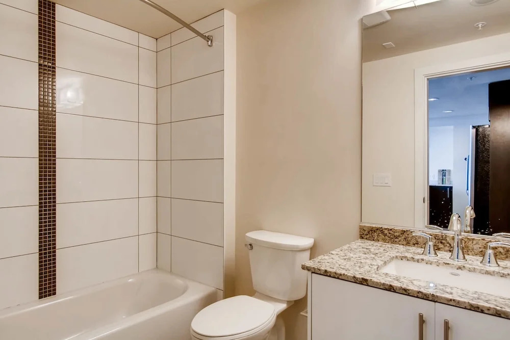 Highrise 2 BR Prime Spectacular Views