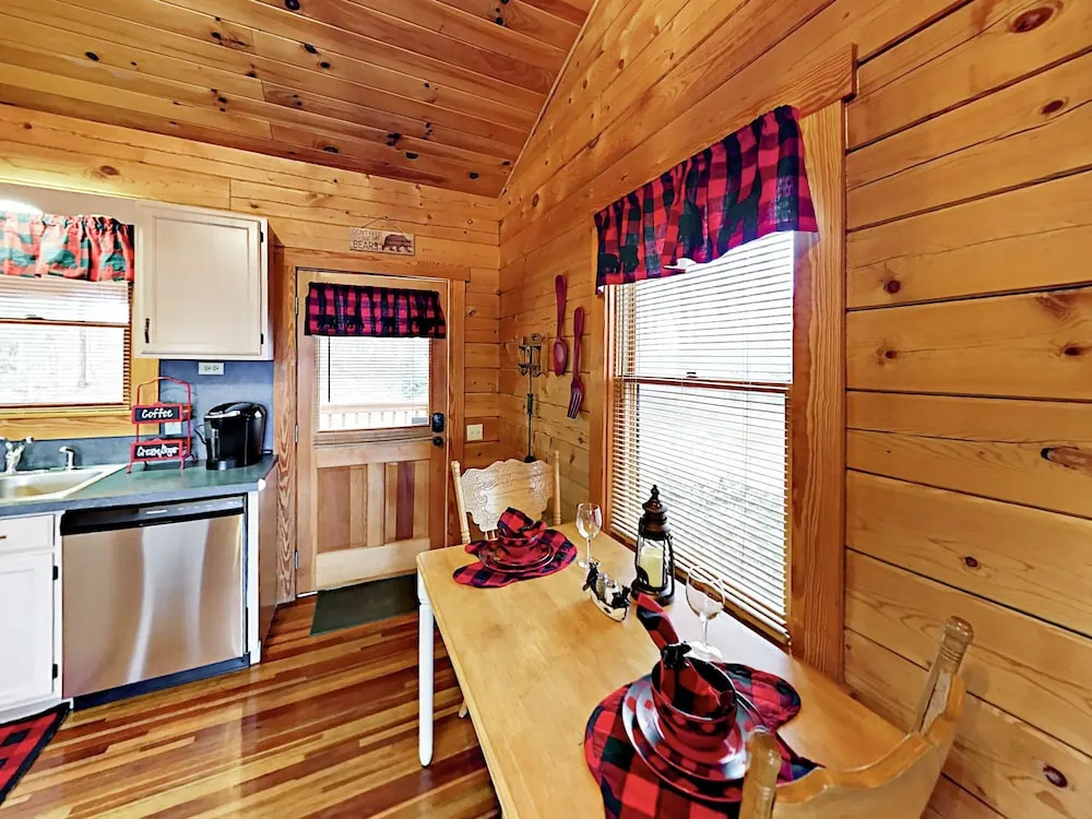 Ridgetop Retreat - 2 Br Cabin