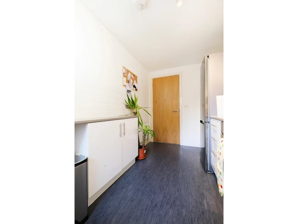 2 Bedroom Flat in Zone 1