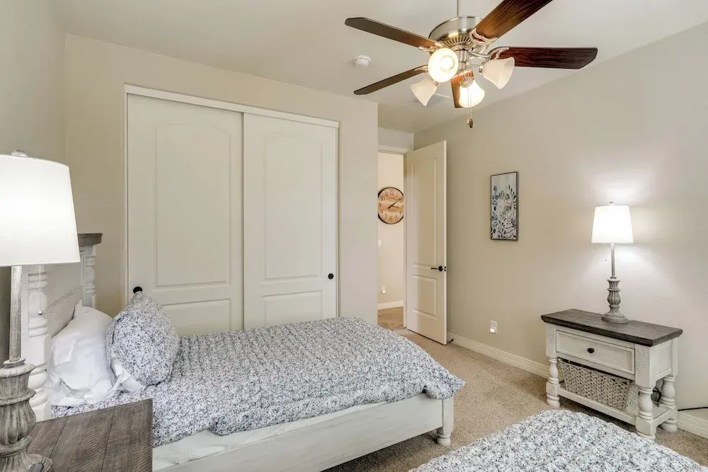 Tasteful Flagstaff Townhome w/ 2 Furnished Decks
