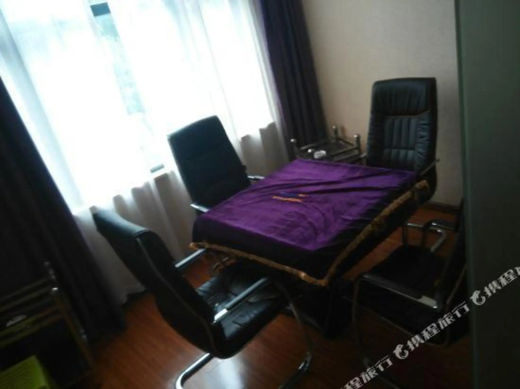 XI YUE Hotel(希越酒店（钟祥中百广场店）)