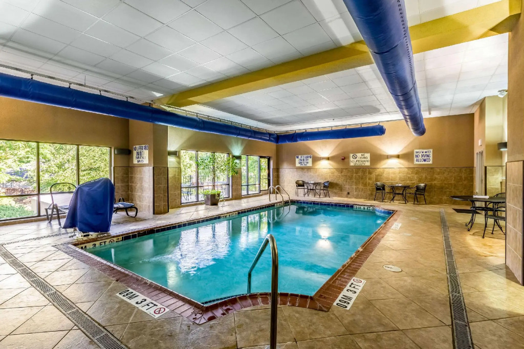 Отель Holiday Inn Express & Suites Lexington