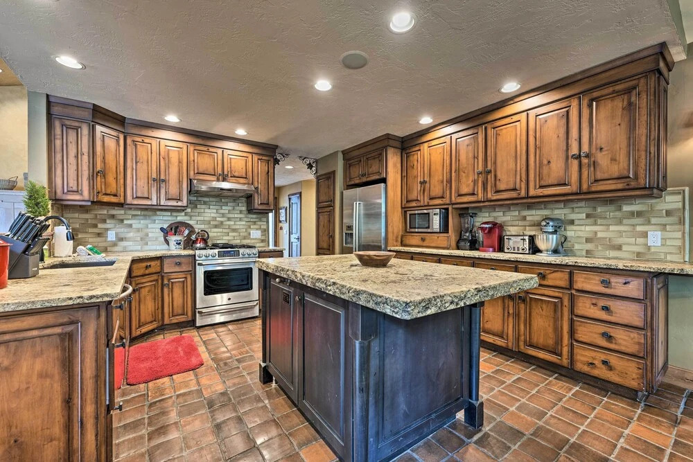 Luxe Sun Valley Retreat w/ Hot Tub, 3 Mi to Resort