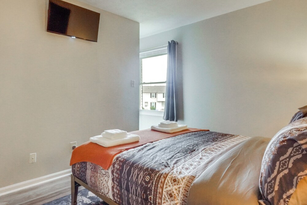 3BD Townhome w/ Patio, 3 Mi to Fort Bragg/liberty