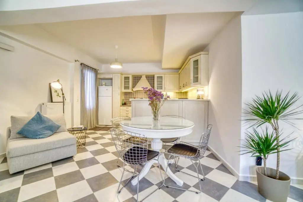 Stylish, Cozy 2-BDR Flat in Andros Town