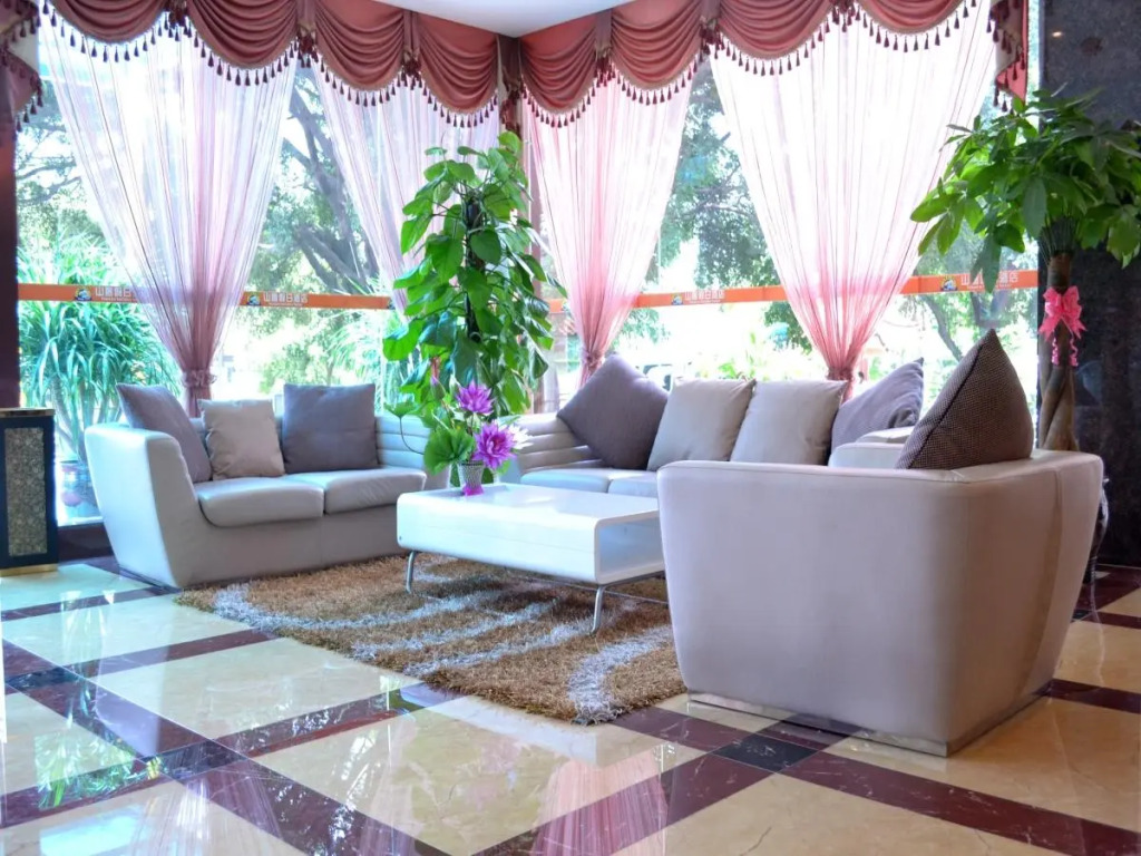 Nanning Hawks Holiday Hotel