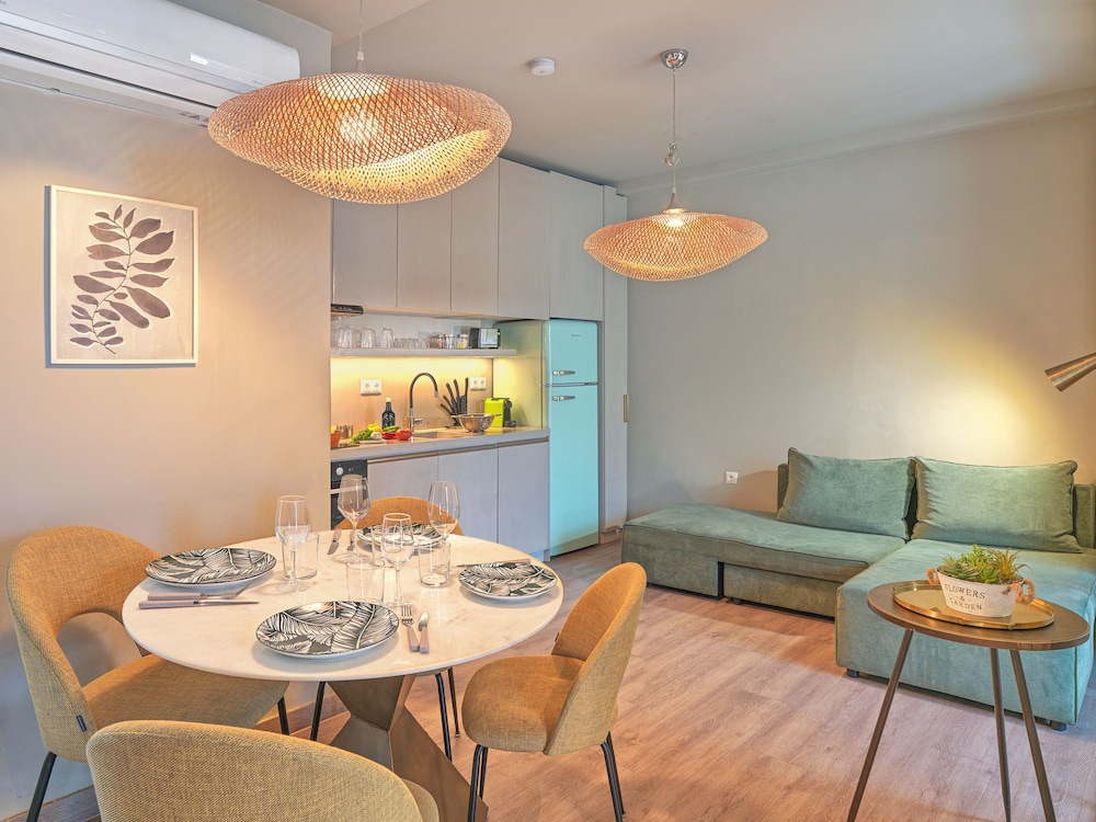 Karitsi Suites