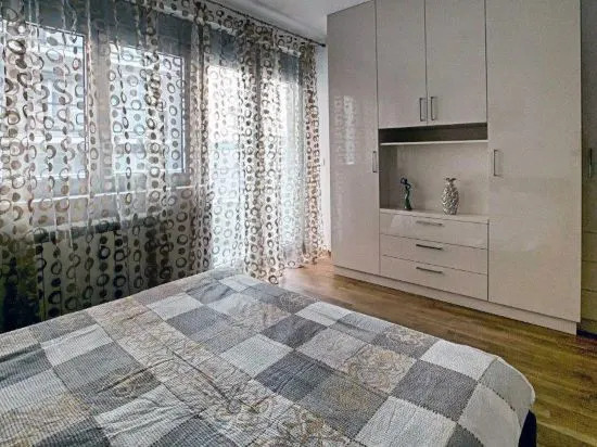 Apartment 32