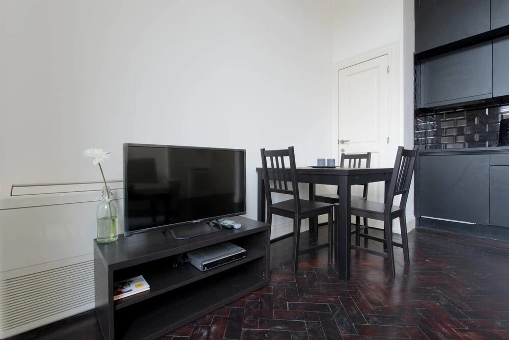 Saint Pauls Suite 6