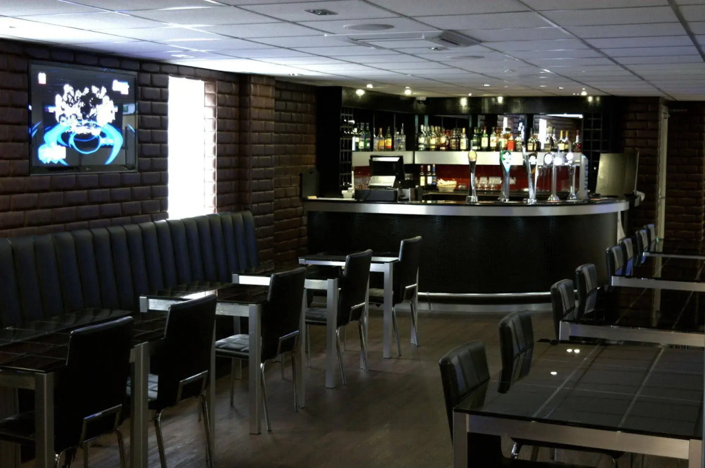 Cambridge Hotel