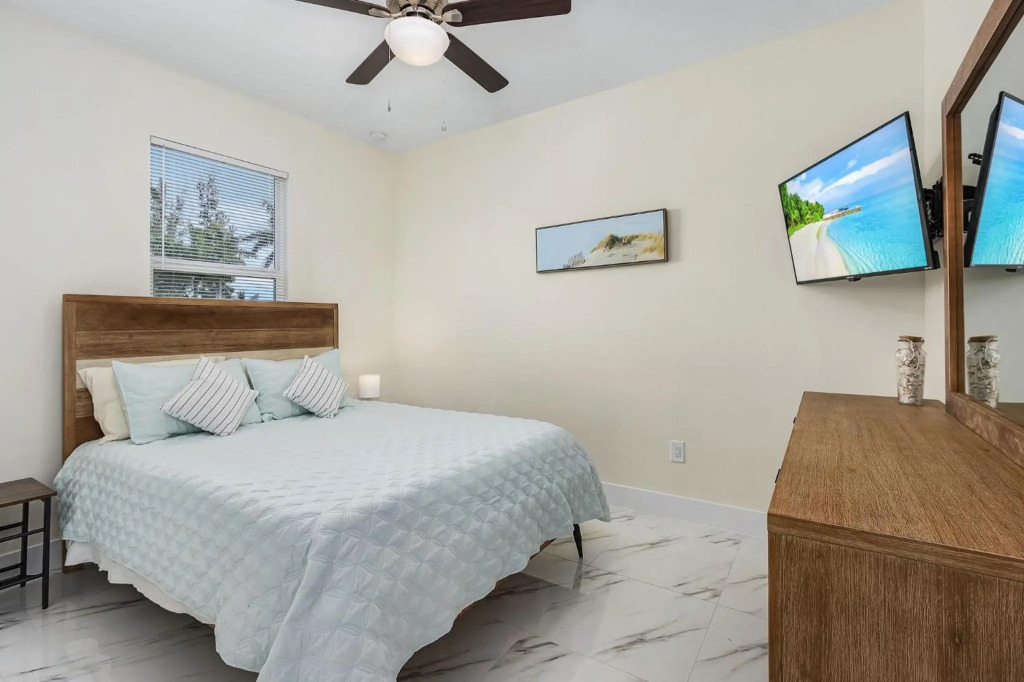 Freshwater Canal Villa with Heat Pool - Villa Homeport - Roelens Vacations