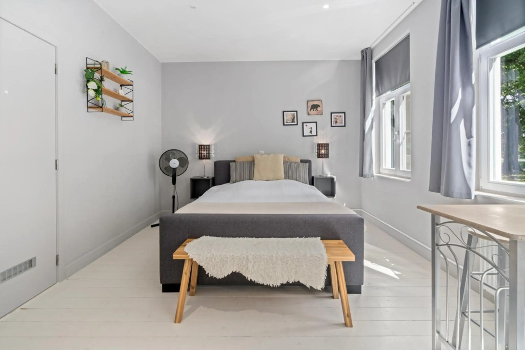 Spacious Guest Suites near Historic Market - 5 Min Walk